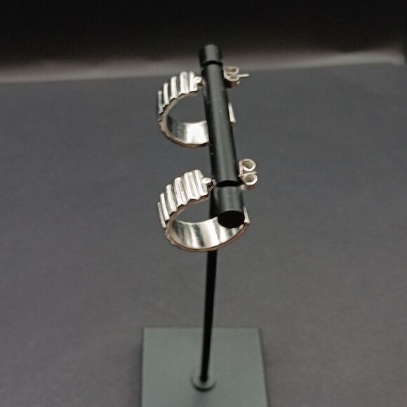 Beautiful Silver Ribbed Half Hooped Earrings. Great Pre-Owned Condition - Picture 5 of 5